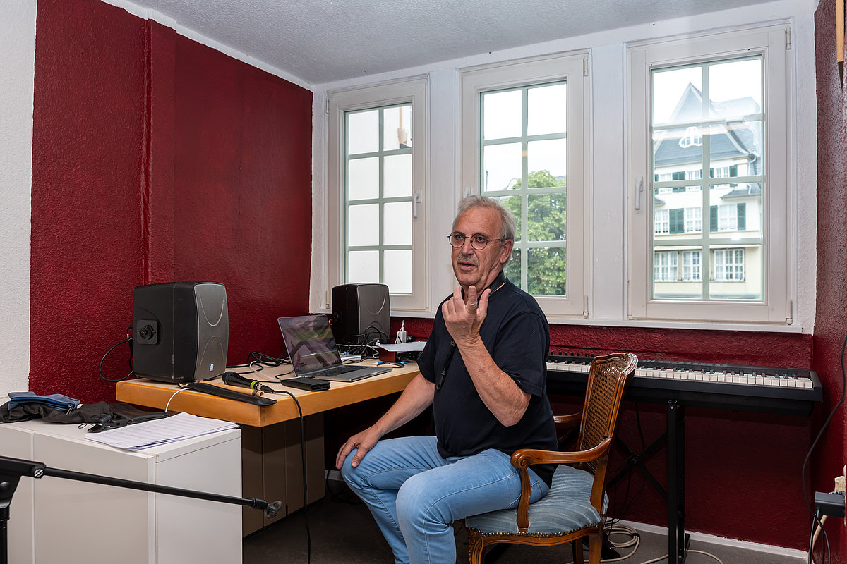 Richard Wester im Rheintor Richard Wester an seinem Arbeitsplatz im Rheintor