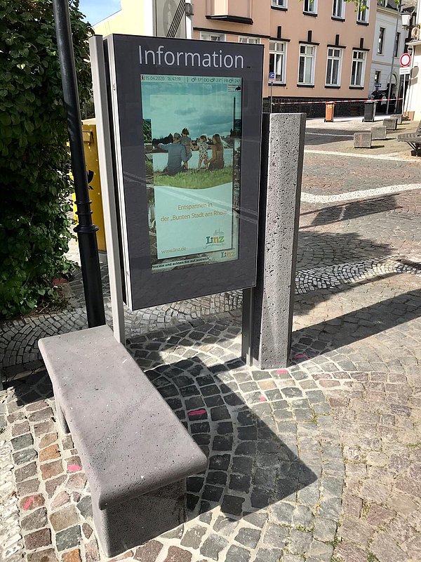 Informationsbildschirm Burgplatz